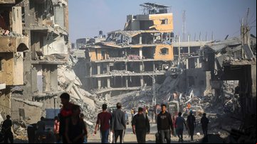 Ataques aéreos israelenses em 7 de abril de 2024 em Khan Yunis, Gaza - Getty Images
