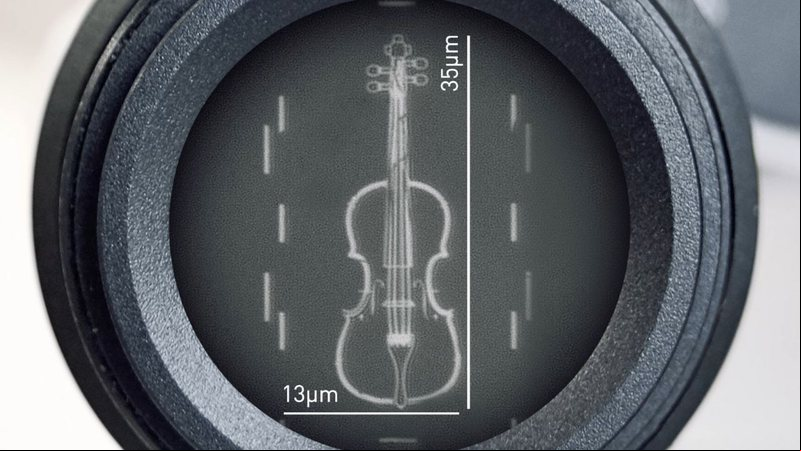 Menor violino do mundo criado por pesquisadores da Universidade de Loughborough - Divulgação/Universidade de Loughborough