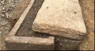 Sarcófago romano de pedra encontrado em centro agitado de Londres - Museu de Londres