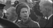 Elizabeth II em sua primeira visita a Aberfan - Divulgação/ YouTube/ British Pathé